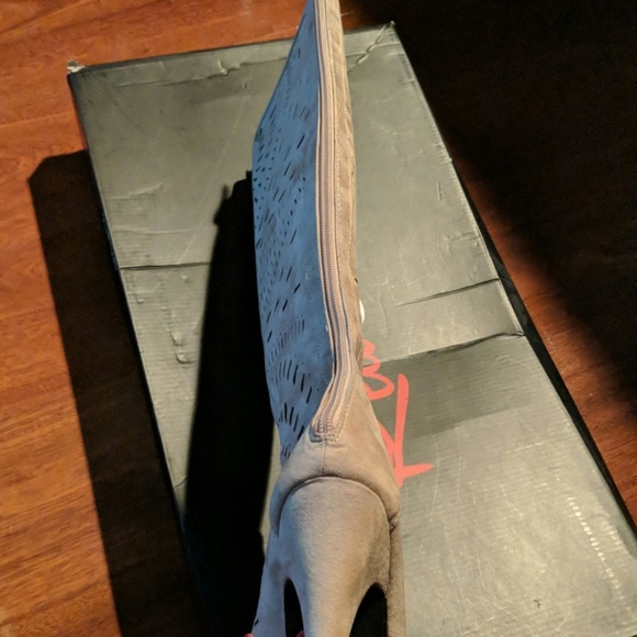 Boots - Picture 2 of 3